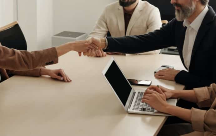 Apoderado de una empresa: qué es, ventajas, riesgos y más