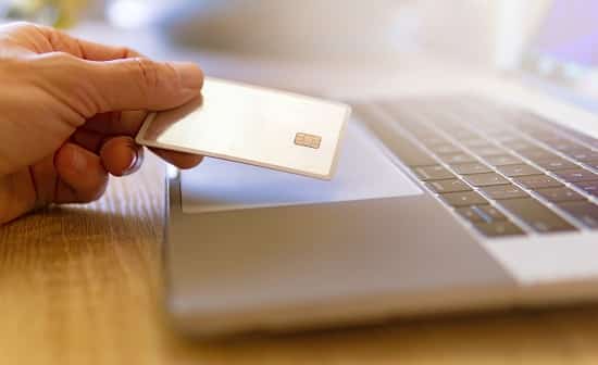 Tarjeta de crédito como vía de financiación inicial para crear una empresa