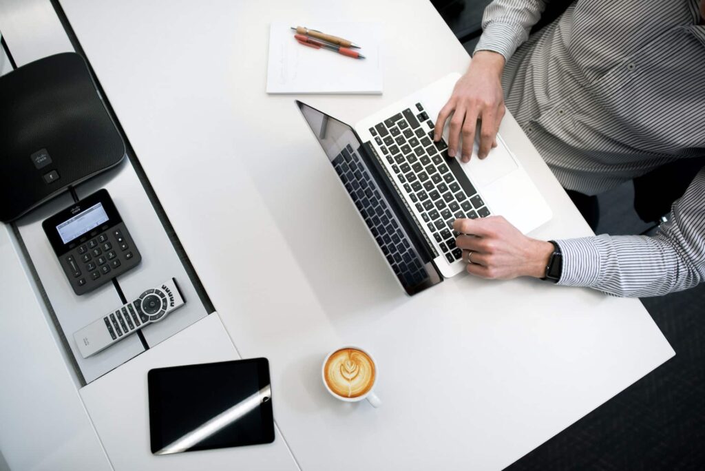 Fundadores de una startup preparando su ronda de financiación